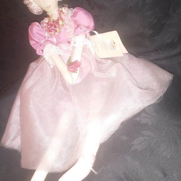 ENCHANTING CARMEN MANAGO BALLERINA DOLL - Picture 11 of 16